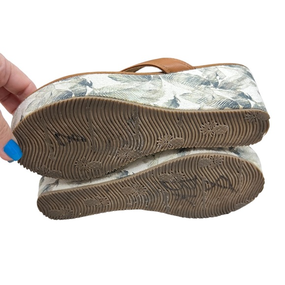 Tommy Bahama Seige tan tropical women’s thong wedge size 7 - Picture 8 of 9